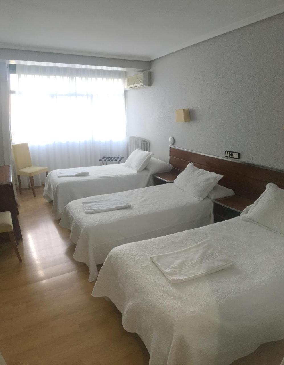 Hostal La Parrilla Tudela Bagian luar foto