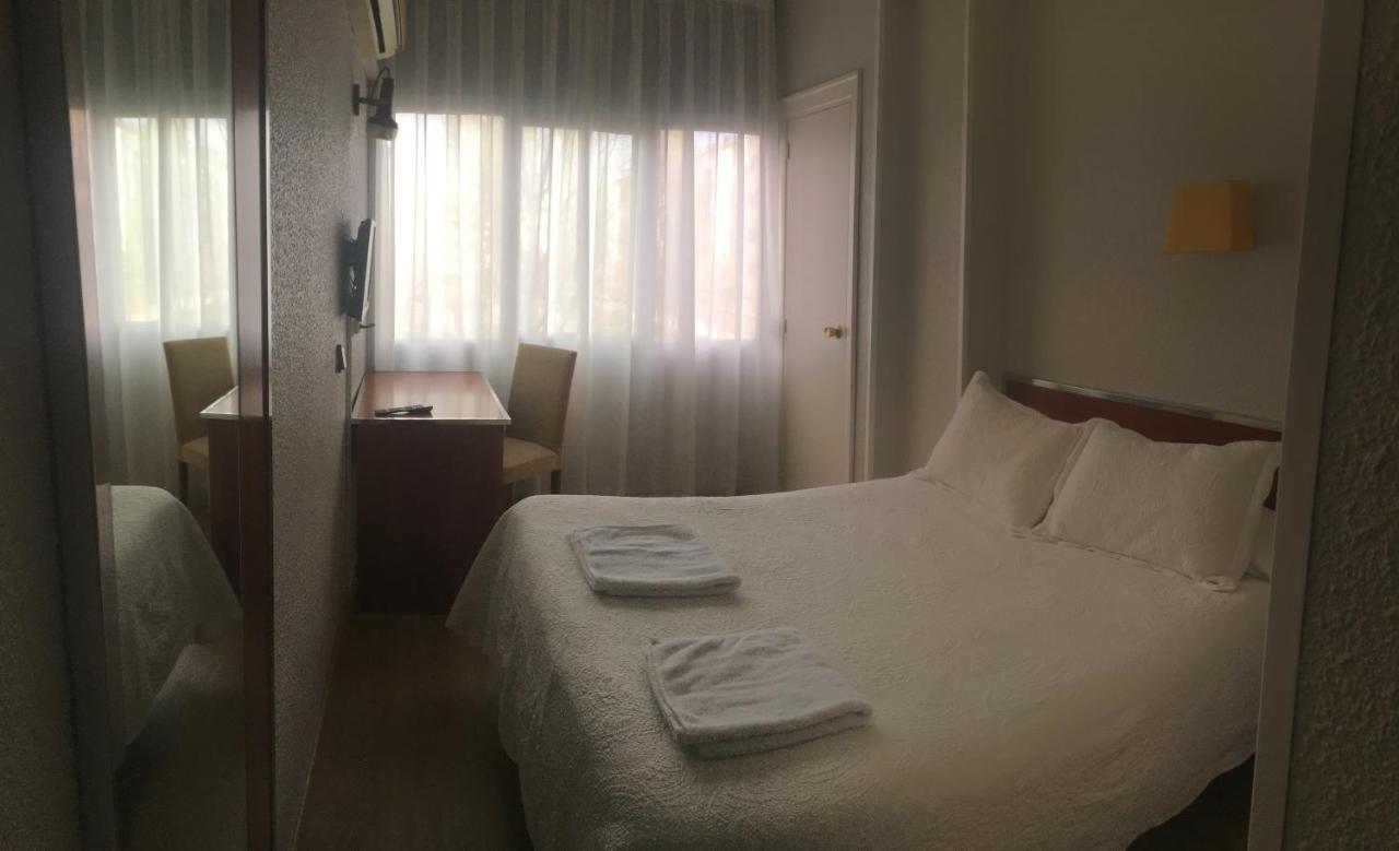Hostal La Parrilla Tudela Bagian luar foto